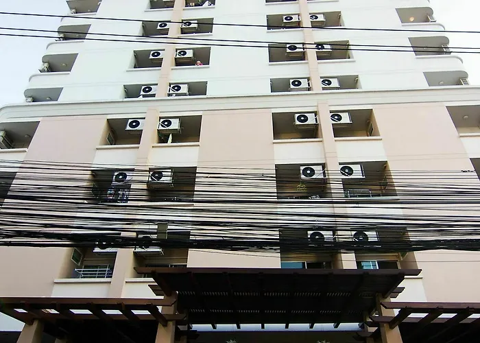 Zen Sukhumvit 81 3*